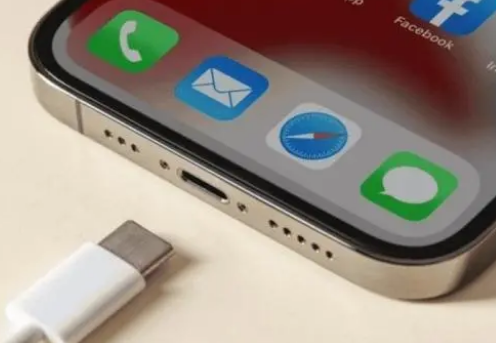 荔波苹果15维修分享iPhone15改USB-C接口后能和安卓用户互借充电器吗 